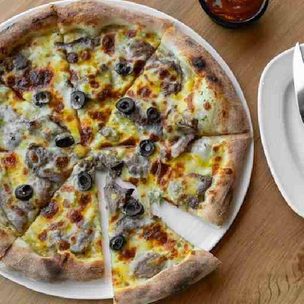 Garlic and Steak Pizza