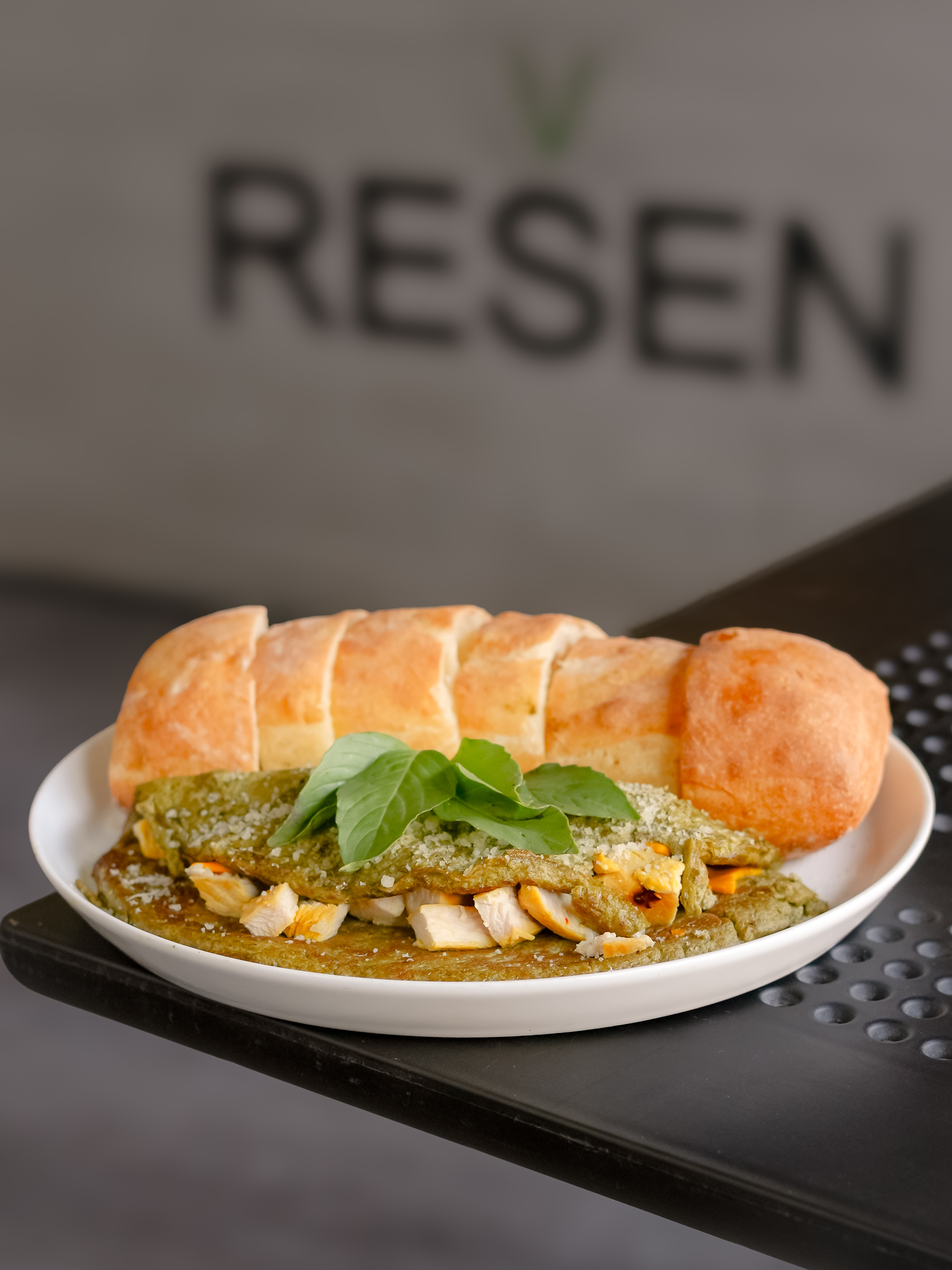 املت مرغ پستو